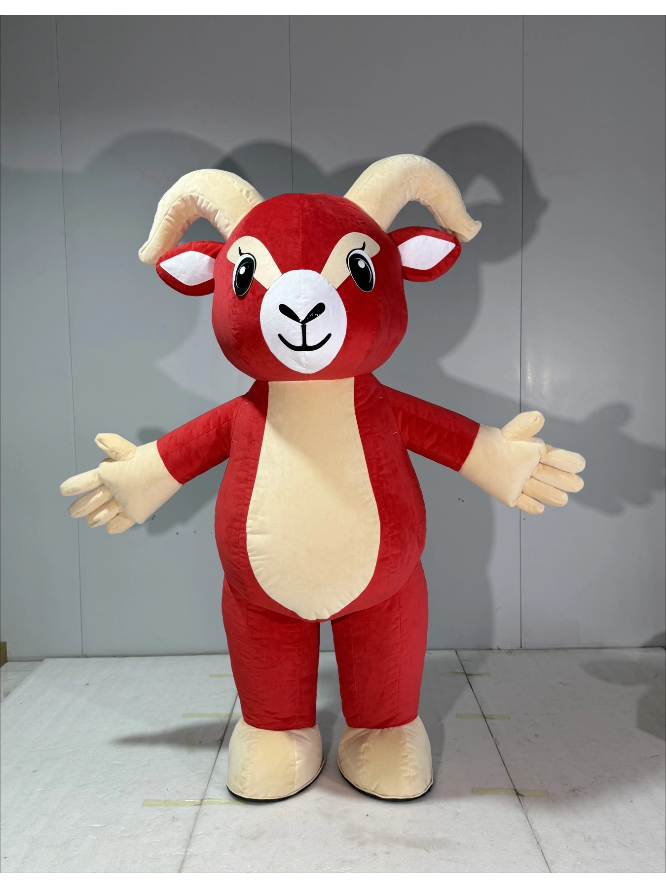 Надувной костюм красной козы,  – обзор и цена Costumes